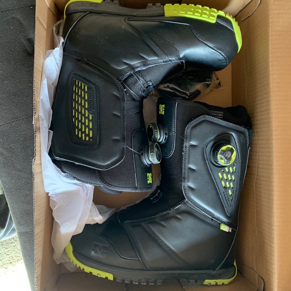 DC Judge Snowboard boots